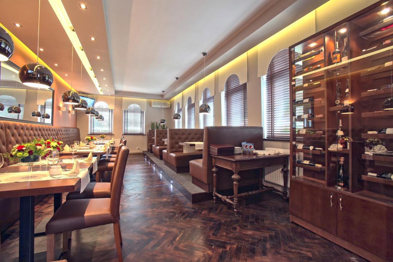 Hotel Bialy Domek Walcz Ngoại thất bức ảnh